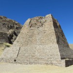 Pyramide - Rest der Tempelanlage