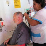 024 Beim Friseur - Endlich mal ein neuer Haarschnitt