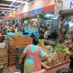 Markt - Hausrat und Gemüse