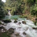Nach 300 m kommt der Fluss wieder an die Oberfläche