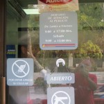 Antigua - Eingang zu den Schaltern einer Bank