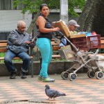 Medellin -Tinto- (Kaffee)-Verkäuferin auf der Plaza Bolivar