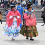 Frauen in traditioneller Kleidung - von vorn